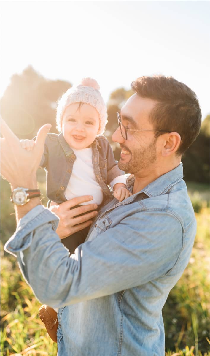 ipmi24 | Happy dad with his son insured abroad